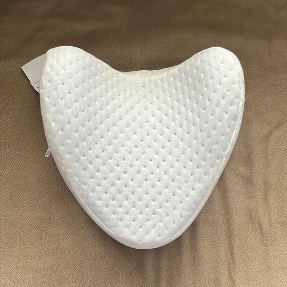 White Quilted Contoured Memory Foam  Knee Pillow